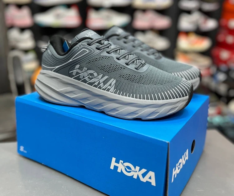 کتونی وررزشی راحتی هوکا باندی 7